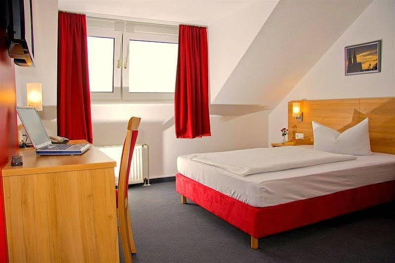 Airport Hotel Karsten Köln Kültér fotó
